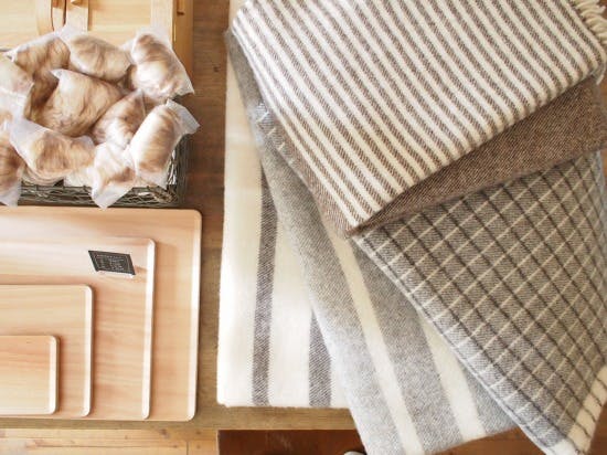 国立店便り。】シルケボーのブランケット。 - 北欧、暮らしの道具店