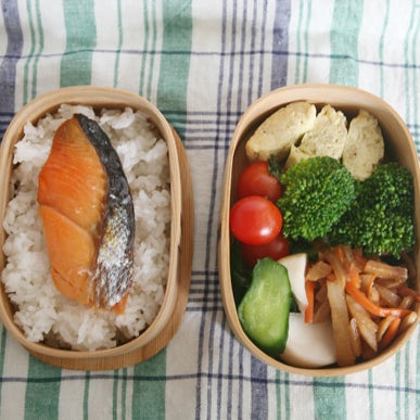 お弁当の彩りと詰め方のコツは基本の緑 赤 黄色のおかずで 北欧 暮らしの道具店 お弁当の彩りと詰め方のコツは基本の緑 赤 黄色のおかずで 北欧 暮らしの道具店