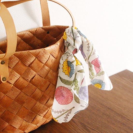 再入荷】鹿児島睦さんのハンカチが入荷しました！ - 北欧、暮らしの道具店