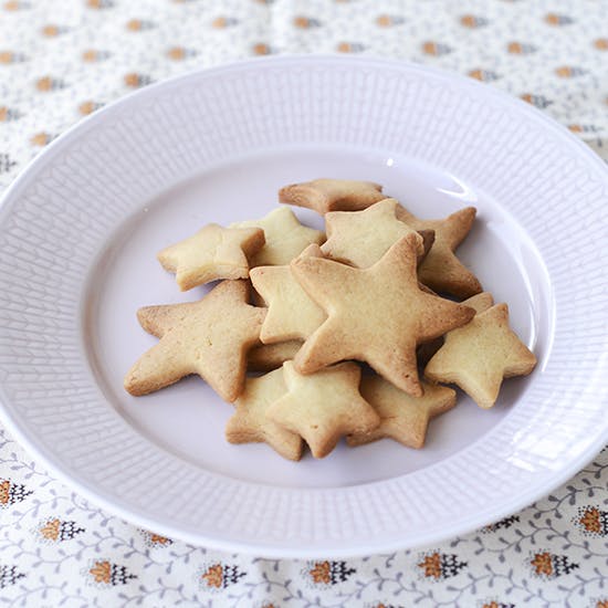 【料理家さんの定番おやつ】材料4つだけ！シンプルで素朴なメープルクッキー。 - 北欧、暮らしの道具店