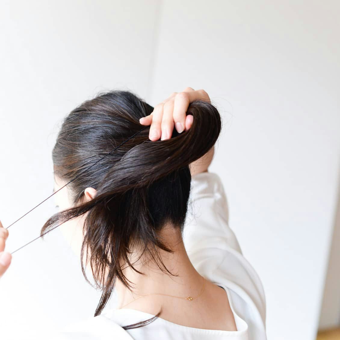 簡単まとめ髪とうまくいくポニーテール ロングヘアのアレンジ編 北欧 暮らしの道具店 簡単まとめ髪とうまくいくポニーテール ロングヘアのアレンジ編 北欧 暮らしの道具店