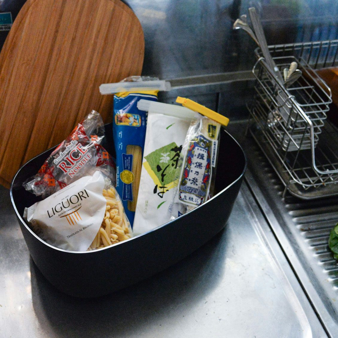 大きさのちぐはぐな はんぱ食材 の袋 おしゃれに収納できるボックス 北欧 暮らしの道具店 大きさのちぐはぐな はんぱ食材 の袋 おしゃれに収納できるボックス 北欧 暮らしの道具店