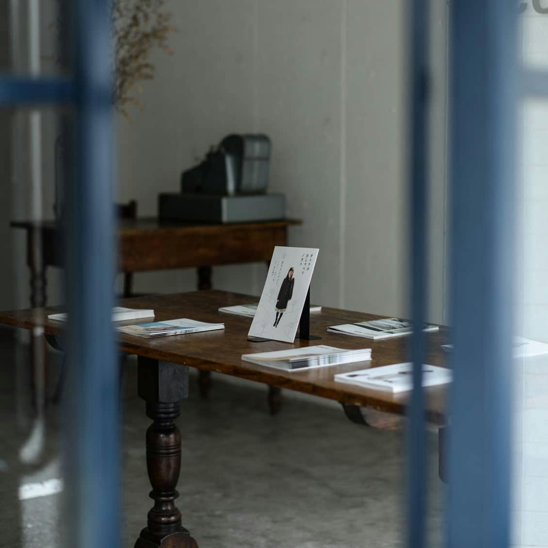 北欧、暮らしの道具店」のリトルプレスを取り扱う、文字の少ない本屋を