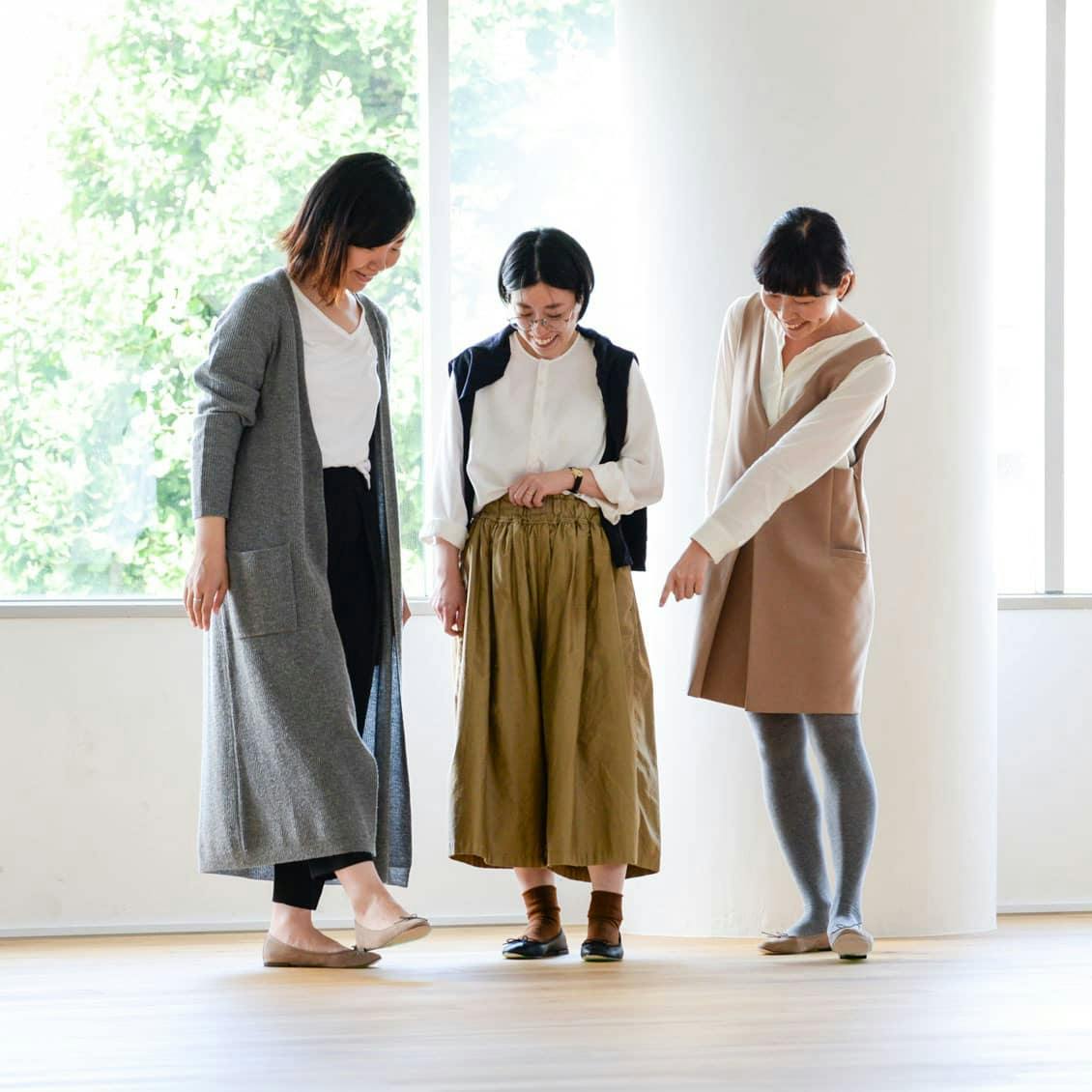 Repetto（レペット）のバレエシューズをサイズの違うスタッフ4名が試し