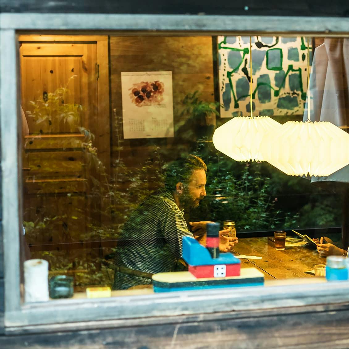 デンマーク出身のイェンス・イェンセンさんにきく、ヒュッゲな空間の