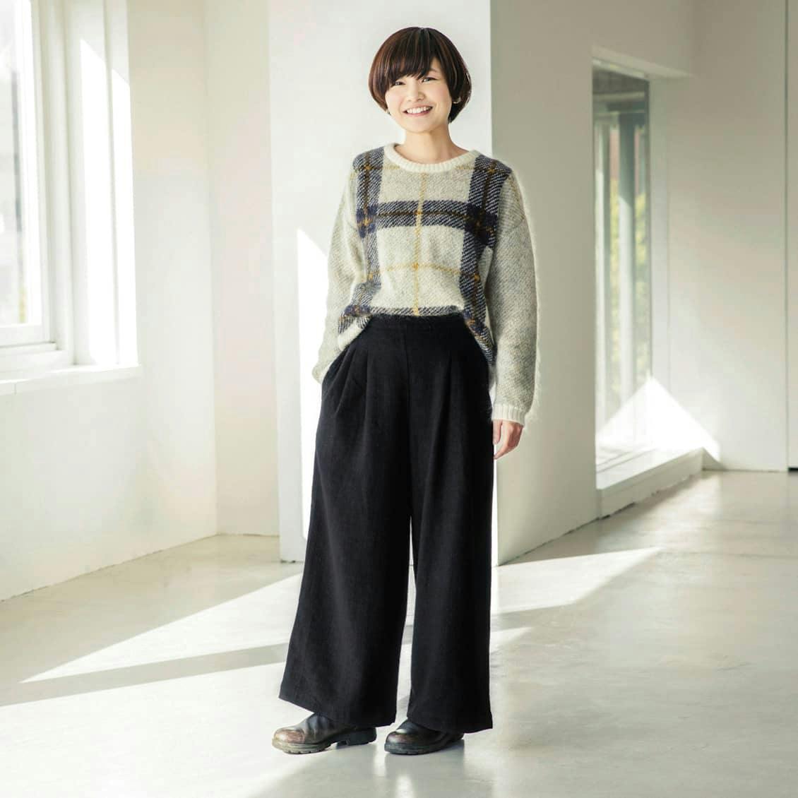 着用レビュー・FLWのウールリネンパンツを小さいさんスタッフが