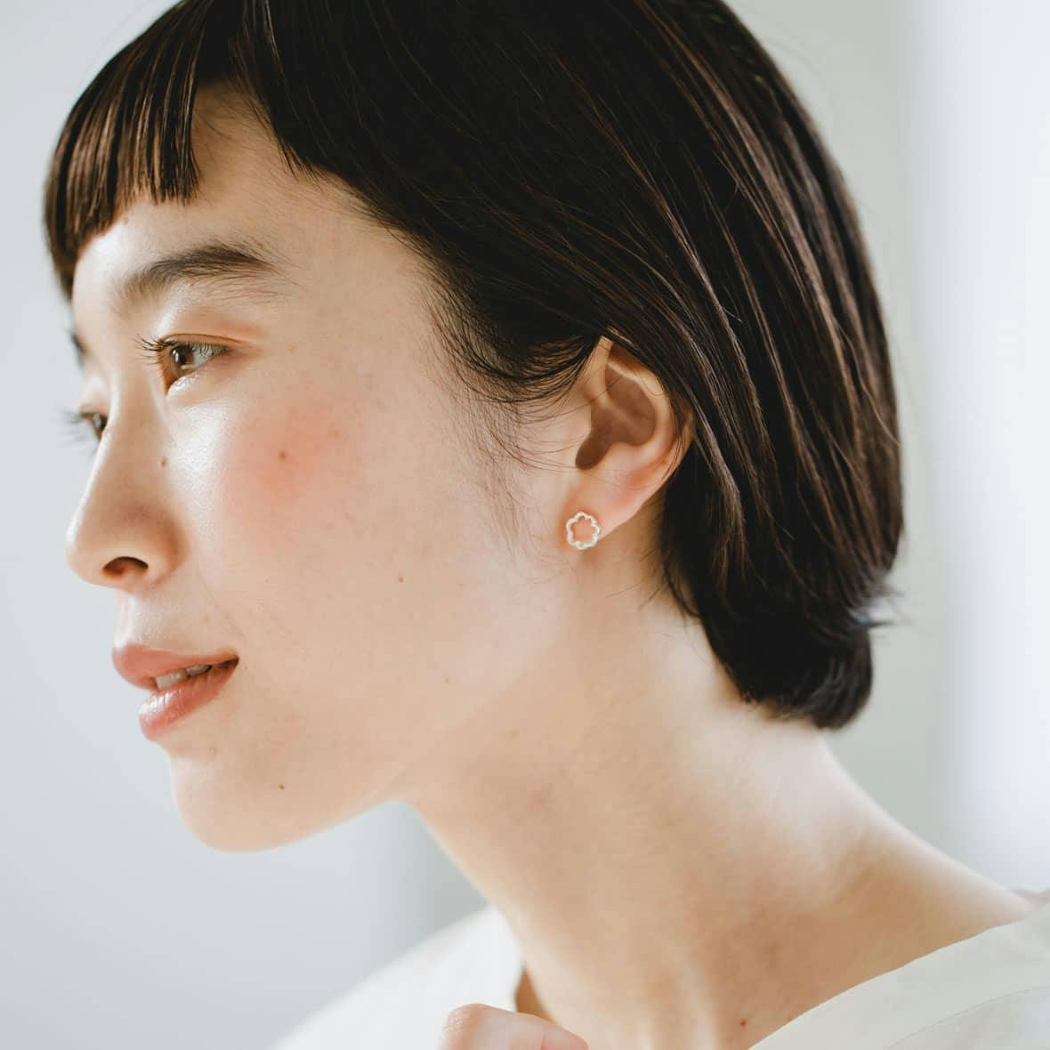 新発売】さりげない可愛らしさ。ミモザをモチーフにしたイヤリングと