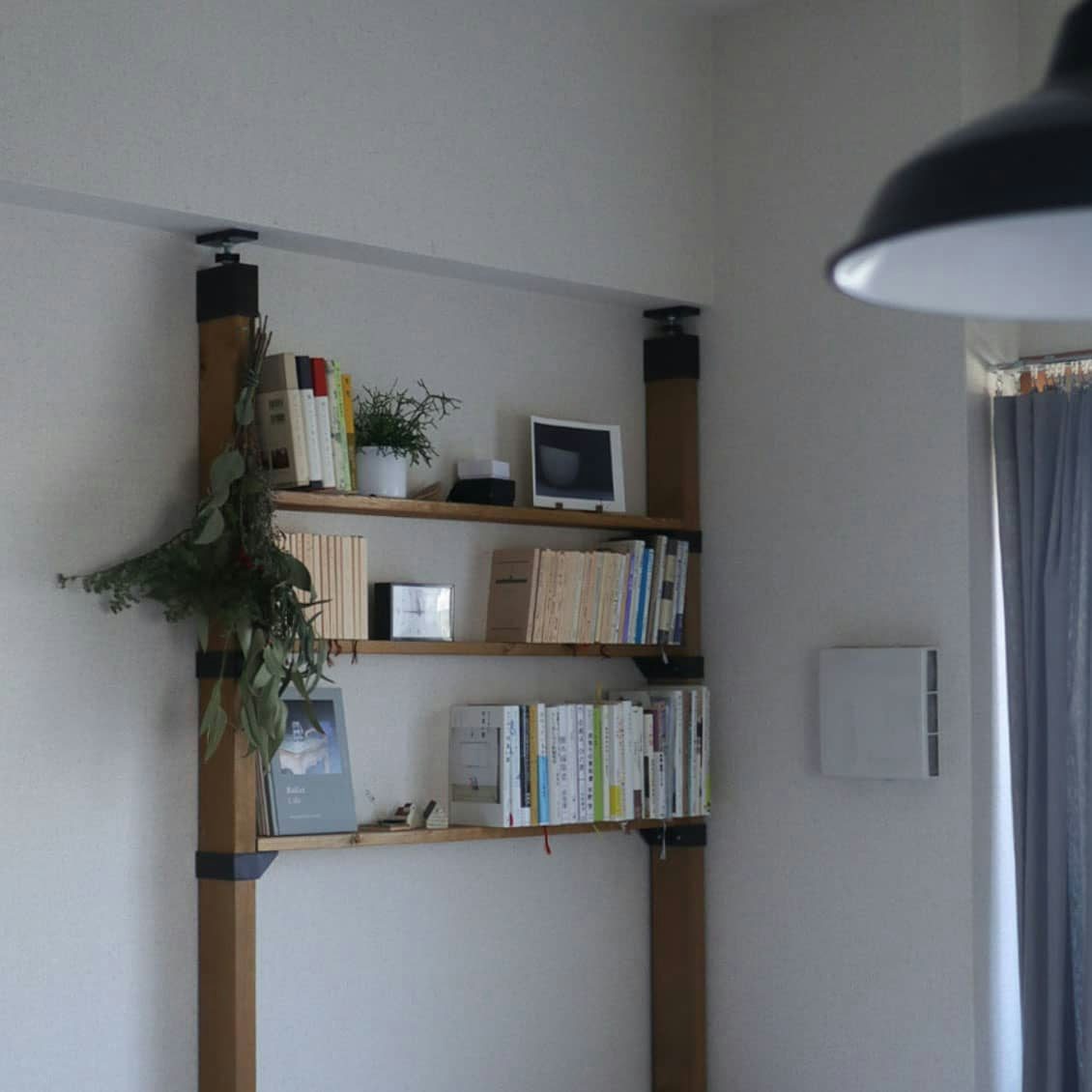 一人暮らしの狭い部屋も 本棚のレイアウトが上手くアイテム 北欧 暮らしの道具店 一人暮らしの狭い部屋も 本棚のレイアウトが上手くアイテム 北欧 暮らしの道具店