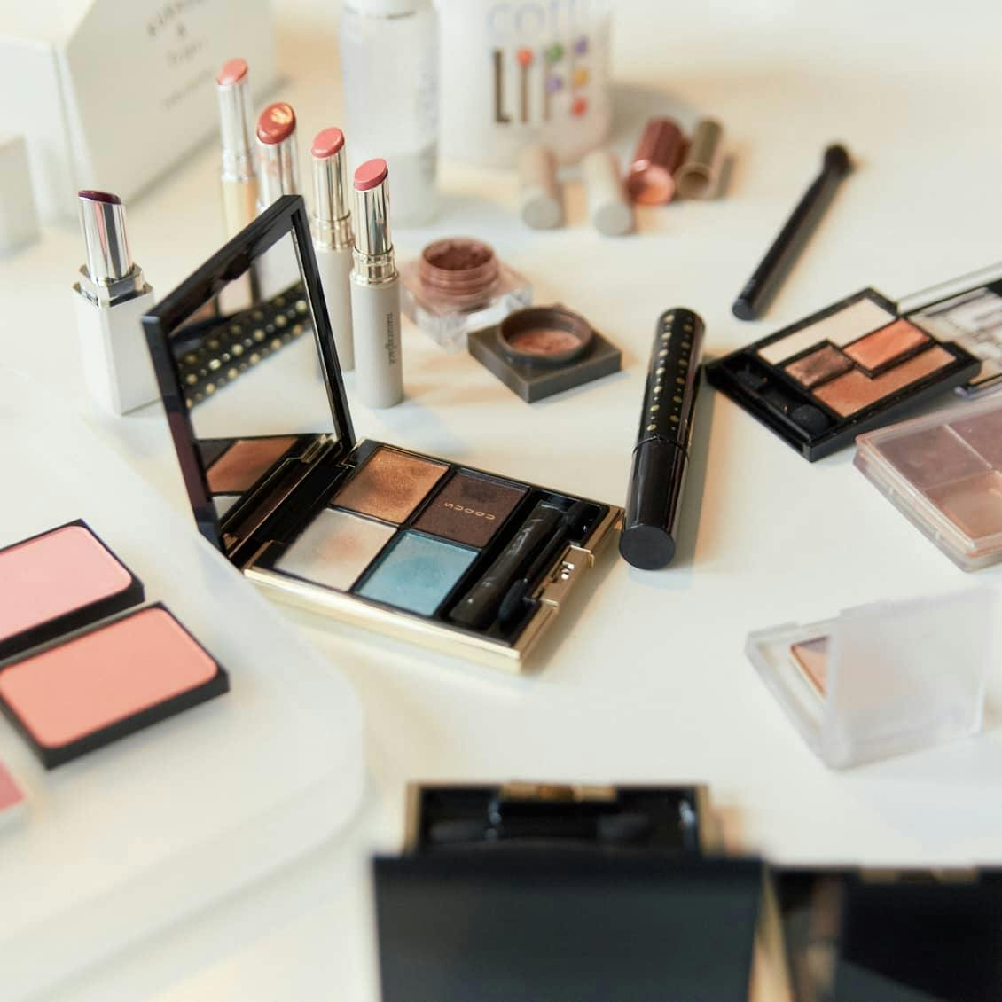 メイク迷子を卒業したくて】第1話：43歳のいま、始めたい。店長佐藤が