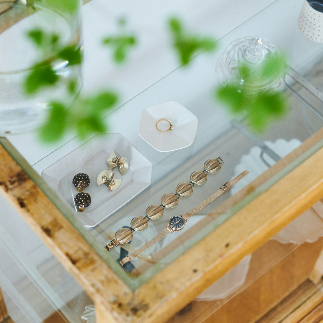 アクセサリーの見せる収納術 無印のトレーやカップが大活躍 北欧 暮らしの道具店 アクセサリーの見せる収納術 無印のトレーやカップが大活躍 北欧 暮らしの道具店