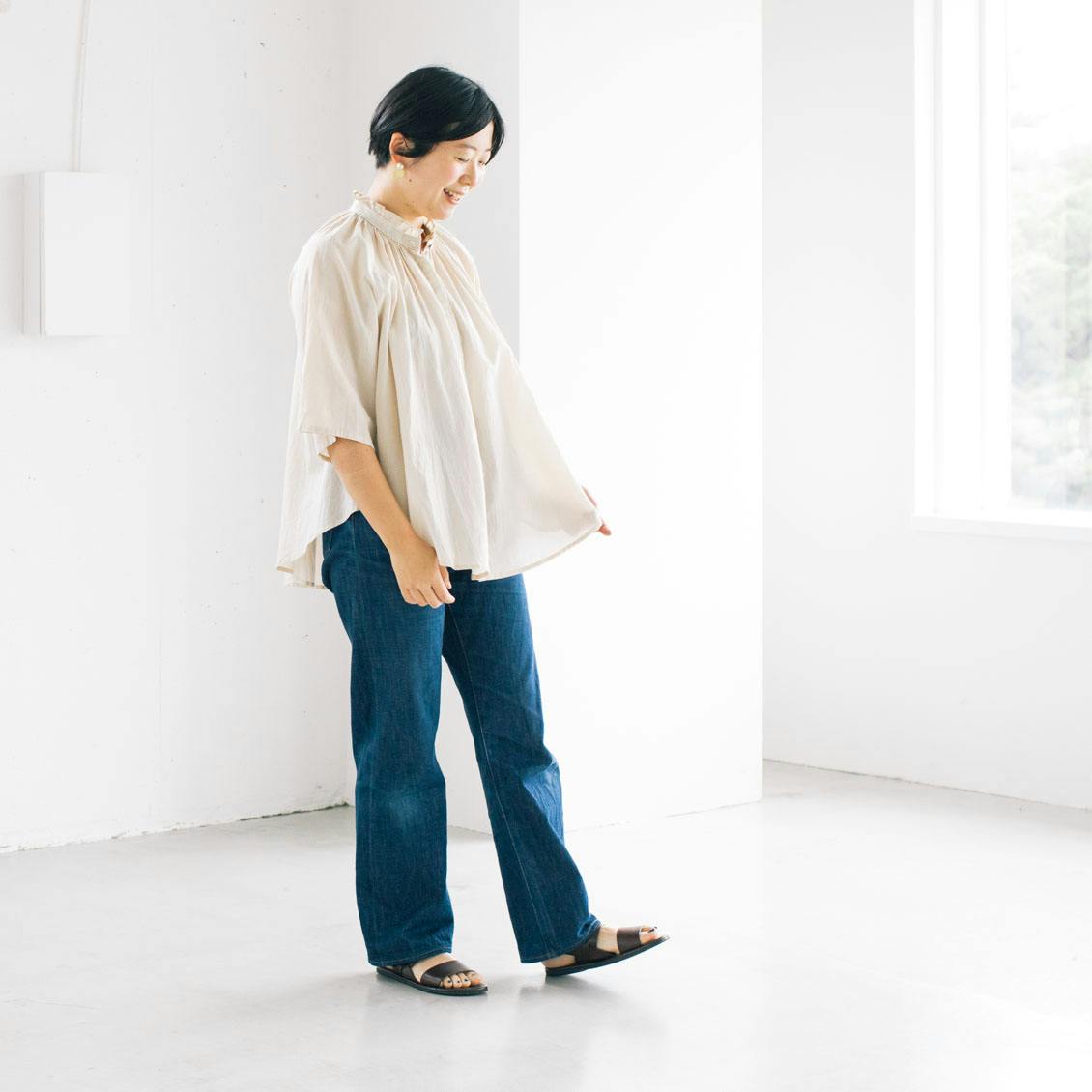 MIDIUMISOLID/ギャザーブラウス/北欧暮らしの道具店/黒/新品 MIDIUMISOLID / ギャザーブラウス - 北欧、暮らしの道具店