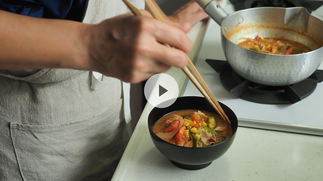 昨日も今日も、味噌汁 #3 トマトと豚肉が出汁がわり、夏野菜豚汁