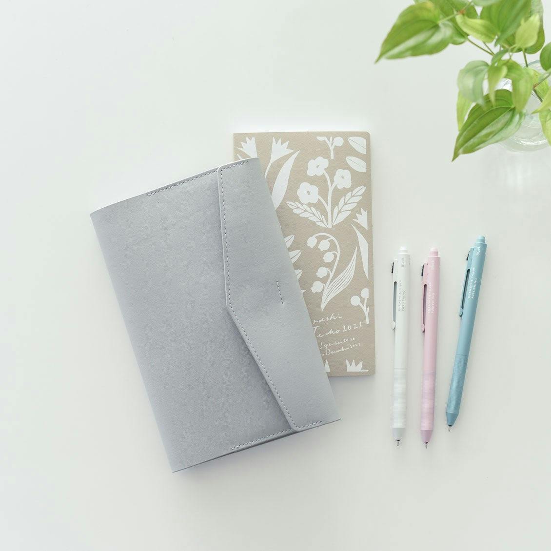 2024クラシ手帳・本革カバー・ノート・3色ペン4点セット★北欧暮らしの道具店 新商品】“クラシ手帳”がもっと楽しくなる！本革カバーとスリムな