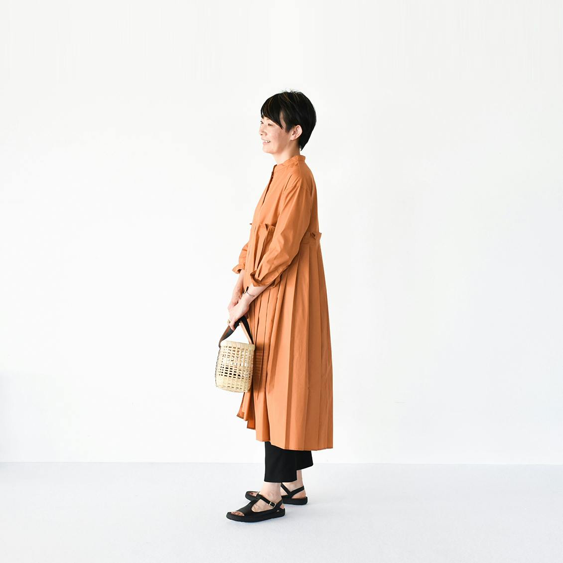 着用レビュー】6サイズ展開の「レザーサンダル」をスタッフが試着しま