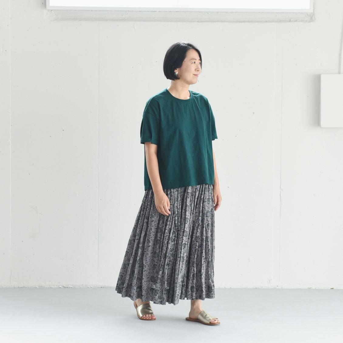 北欧暮らしの道具店　Soi-e / ソワ / 花柄コットンスカート（ネイビー） Soi-e / ソワ / 花柄コットンスカート - 北欧、暮らしの道具店