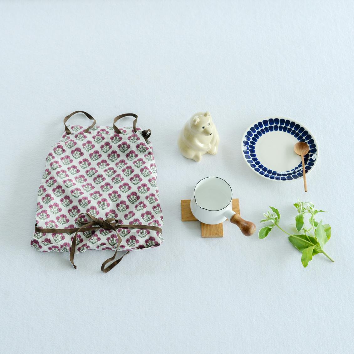 青葉家のあのアイテムを】前編：「家事がはかどるエプロンワンピース