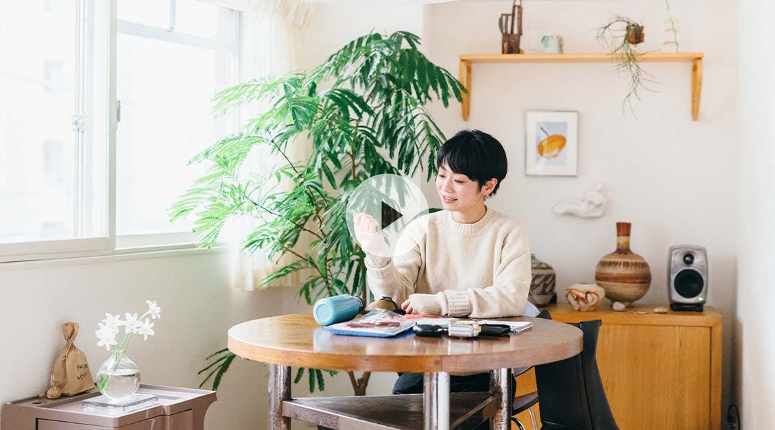 【カバンにはお気に入りを】日々の持ち物、欠かせないのはノートと軽やかなペン[SPONSORED]