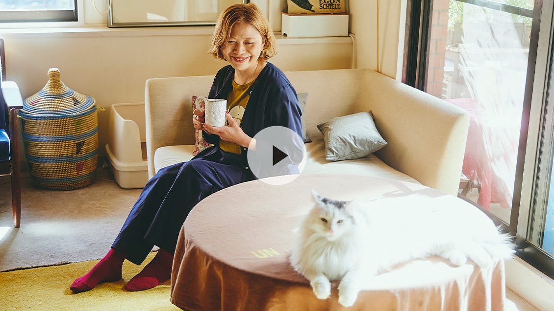 猫とのんびり過ごす日から、お店へ出勤する日まで。大坂友紀子さんの着回しコーディネート【春いちボトムスで過ごす1週間】