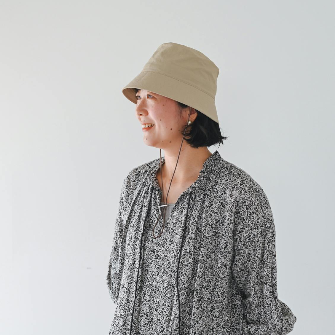 北欧、暮らしの道具店　前後でかぶれる、コンパクトな日よけハット（ストラップ付き） 前後でかぶれる、コンパクトな日よけハット（ストラップ付き