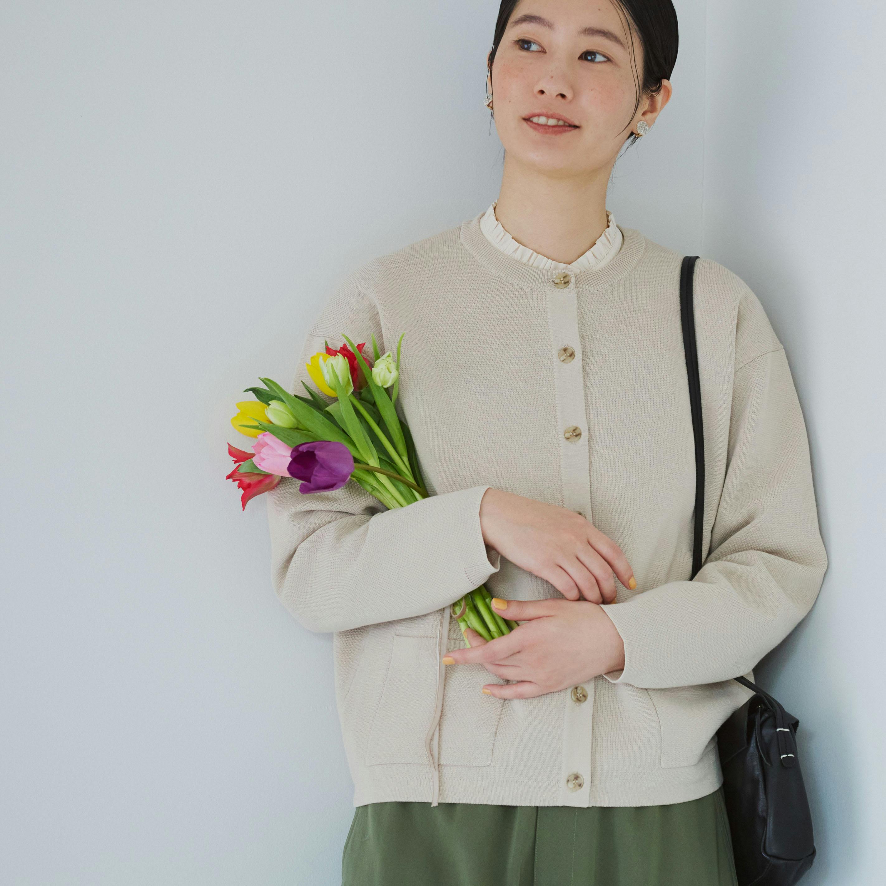 新商品】今の私たちに似合う “ベーシック” 。クルーネックの軽やか