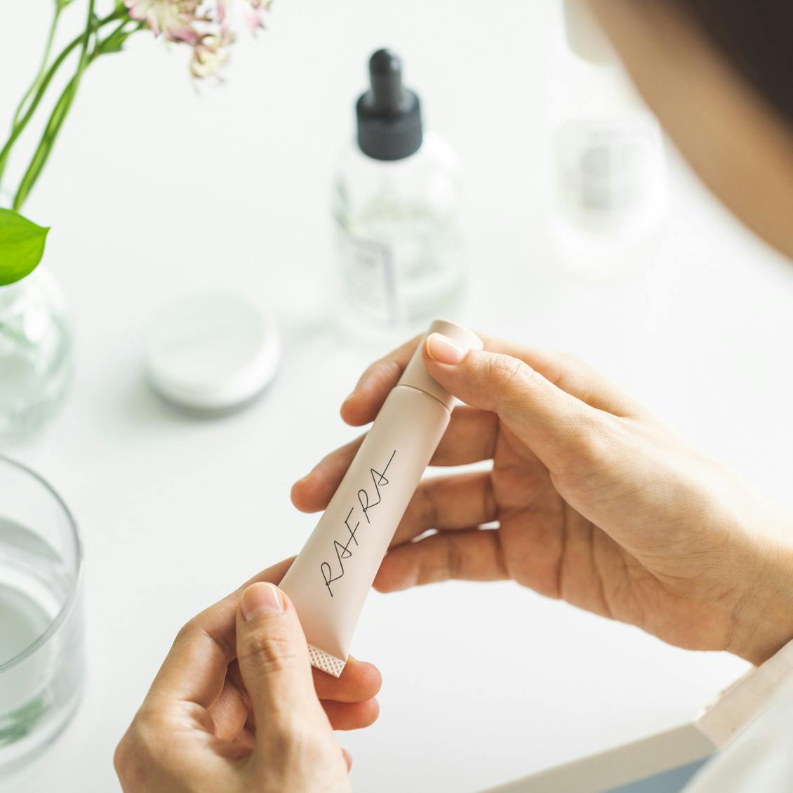 バイヤー裏話】乾燥する今はじめたい目元ケア。ハリを与える「アイ