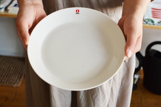贈りものの食器の色えらびに迷っています」お客さま係がお答えします