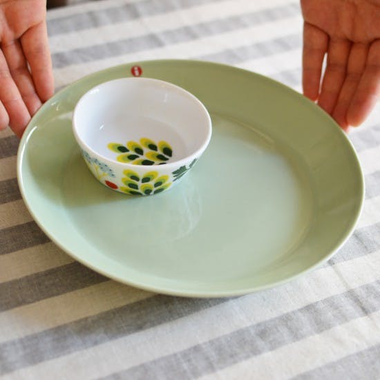 贈りものの食器の色えらびに迷っています」お客さま係がお答えします