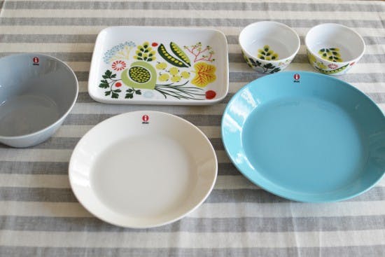 贈りものの食器の色えらびに迷っています」お客さま係がお答えします