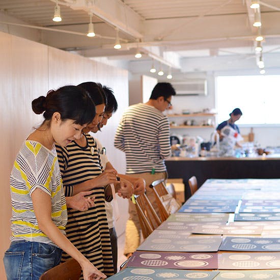 北欧、暮らしの道具店　6周年記念オリジナルポスター「北欧のかご」グレー額縁付き Buyer's Voice】当店6周年記念オリジナルポスターができました