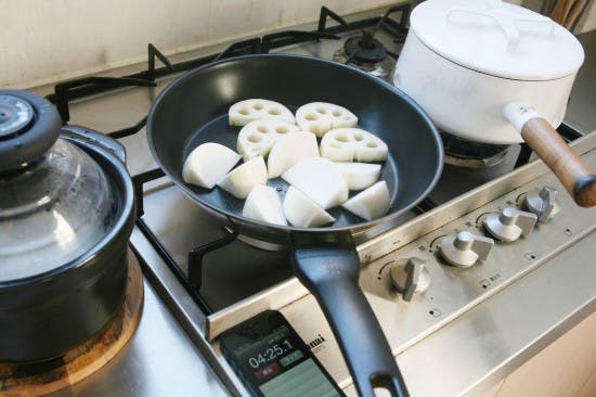 もう炊飯器いらず。土鍋炊飯で、30分でご飯とおかず5品を作る方法