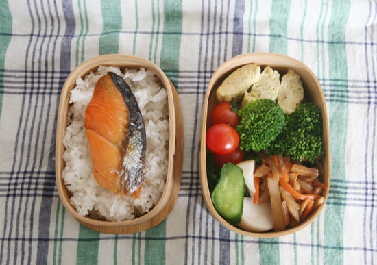 お弁当の彩りと詰め方のコツは基本の緑 赤 黄色のおかずで 北欧 暮らしの道具店 お弁当の彩りと詰め方のコツは基本の緑 赤 黄色のおかずで 北欧 暮らしの道具店