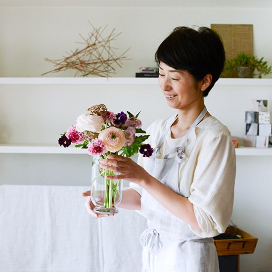 特集 お花と上手に暮らすコツ 第4回 同系色から始める お花アレンジ 北欧 暮らしの道具店