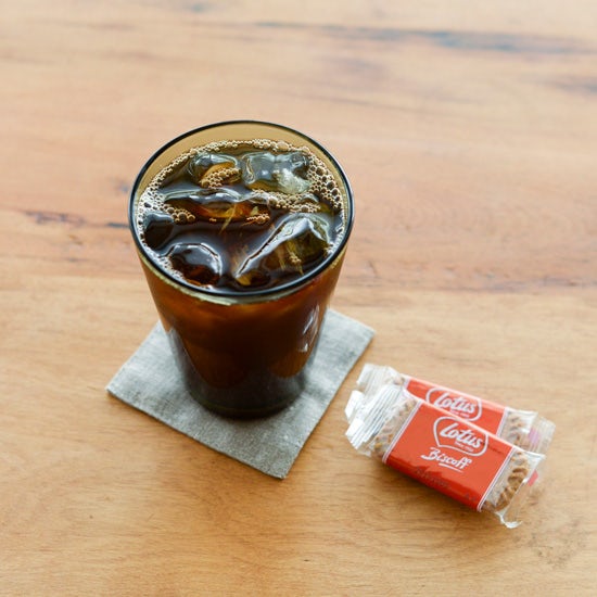 特集 おうちで楽しむ冷たいドリンク 第1話 プロに教わるアイスコーヒー お湯を真ん中に淹れつづけるのがコツ 北欧 暮らしの道具店 特集 おうちで楽しむ冷たいドリンク 第1話 プロに教わるアイスコーヒー お湯を真ん中に淹れつづけるのがコツ 北欧 暮らしの道具店