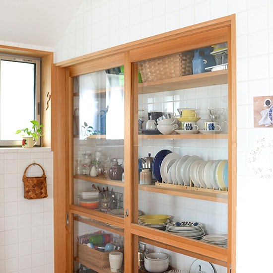 ご機嫌でいるために 飾ってたのしむ食器棚 北欧 暮らしの道具店