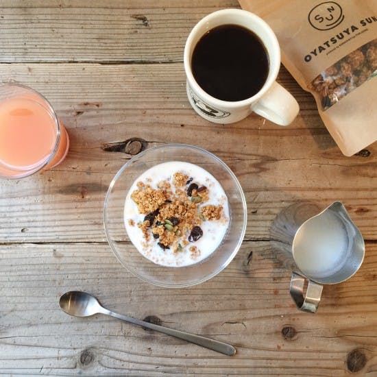 肌寒い朝には、ホットミルク＋グラノーラ！膜がはらないホット