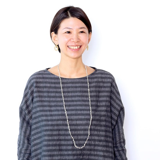 ピアスとネックレスのコーディネートや アクセサリーの素材別 服とのバランス講座 北欧 暮らしの道具店 ピアスとネックレスのコーディネートや アクセサリーの素材別 服とのバランス講座 北欧 暮らしの道具店