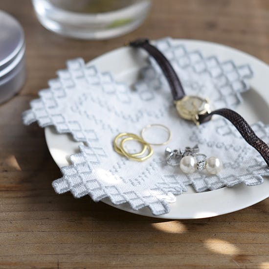 19201940年代ごろ の良質なリネンに手刺繍を施したドイリー フレンチ