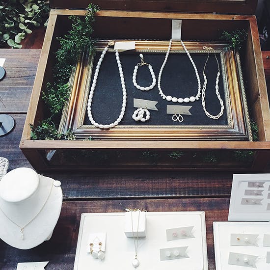 新商品】いつものカットソーにも懇談会の装いにも似合う！作家さんが