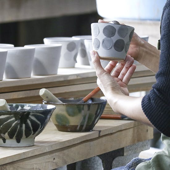 新商品】やっと見つけた！モダンで食卓に馴染む、やちむんの器