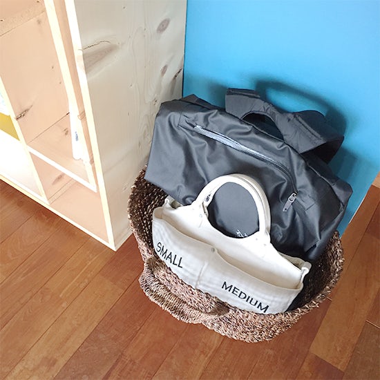 帰宅後かばんの置き場所の悩みは リビングにカゴとボックスを置いて解決 北欧 暮らしの道具店 帰宅後かばんの置き場所の悩みは リビングにカゴとボックスを置いて解決 北欧 暮らしの道具店