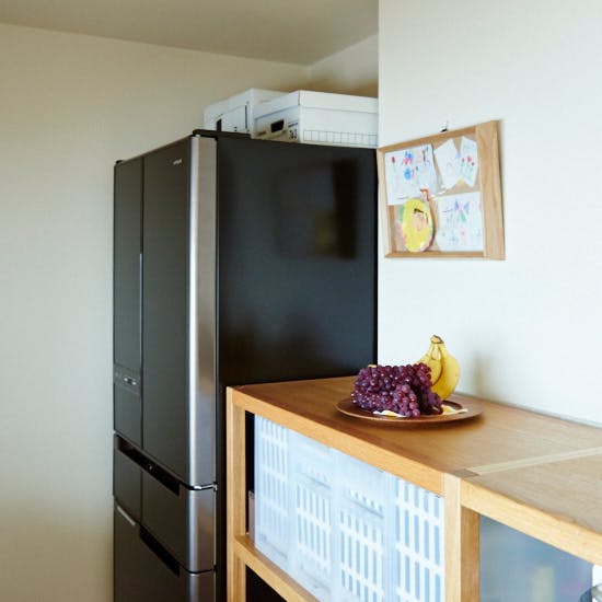 キッチンの背面収納 木製オープンラックを使って見せる収納に 北欧 暮らしの道具店