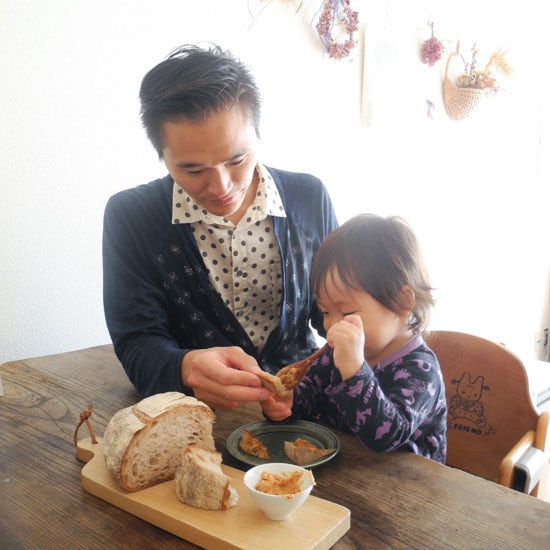 朝起きるのが辛い冬 子供を心地よく起こすコツやリズムを作る方法 北欧 暮らしの道具店