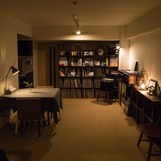 リビング照明のインテリア実例 間接照明で明るさにメリハリを 北欧 暮らしの道具店