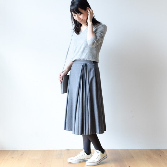 グレーとブラウンの服でコーデ トレンドカラーを取り入れるコツ 北欧 暮らしの道具店 グレーとブラウンの服でコーデ トレンドカラーを取り入れるコツ 北欧 暮らしの道具店