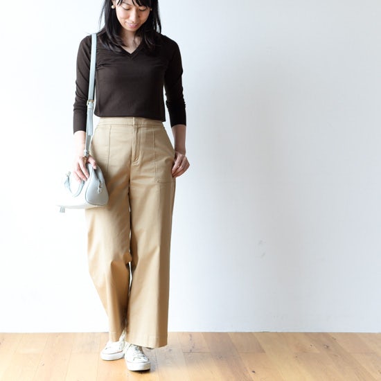 グレーとブラウンの服でコーデ トレンドカラーを取り入れるコツ 北欧 暮らしの道具店 グレーとブラウンの服でコーデ トレンドカラーを取り入れるコツ 北欧 暮らしの道具店