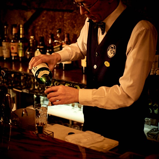 新宿の老舗バー サントリーラウンジイーグル お一人さまも楽しめる 北欧 暮らしの道具店