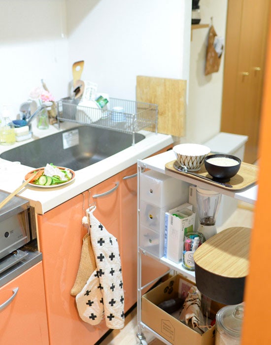 狭いキッチンの作業台は 無印良品のスチールラックで補う 北欧 暮らしの道具店