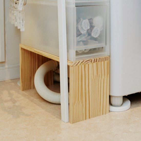 洗濯機周りや横の収納アイデア ハンガーやタオルを取り出しやすく 北欧 暮らしの道具店