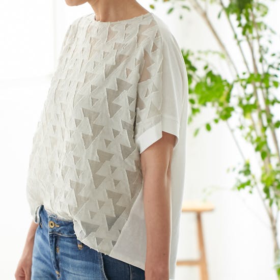 新商品】木漏れ日のような模様に一目惚れ。旬の着こなしが簡単に