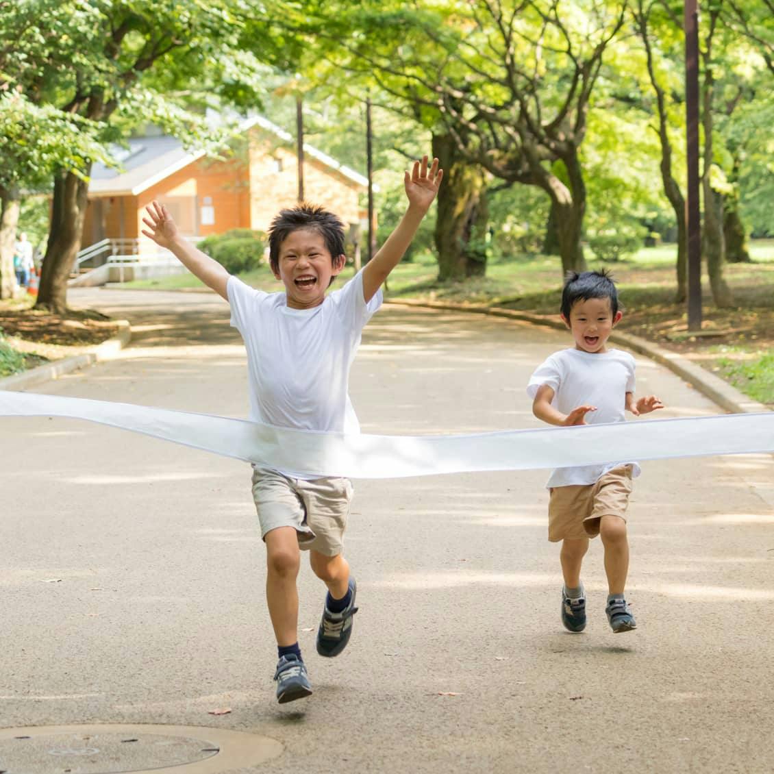ママ必見、運動会の徒競走でブレずに撮影するカメラのコツ - 北欧